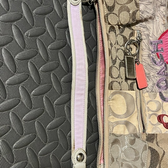 Coach Cross body /shoulder bag. - Picture 4 of 17